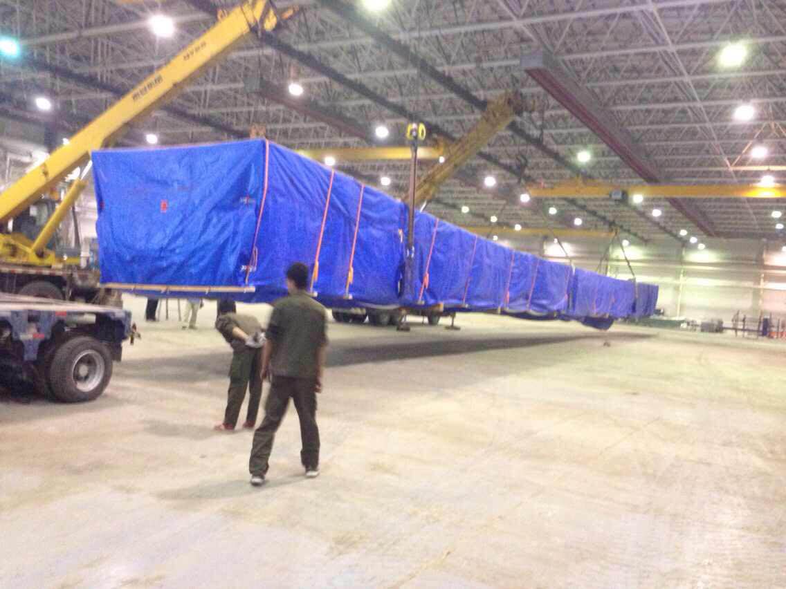 風電磨具吊裝、就位   到天津港大件運輸物流